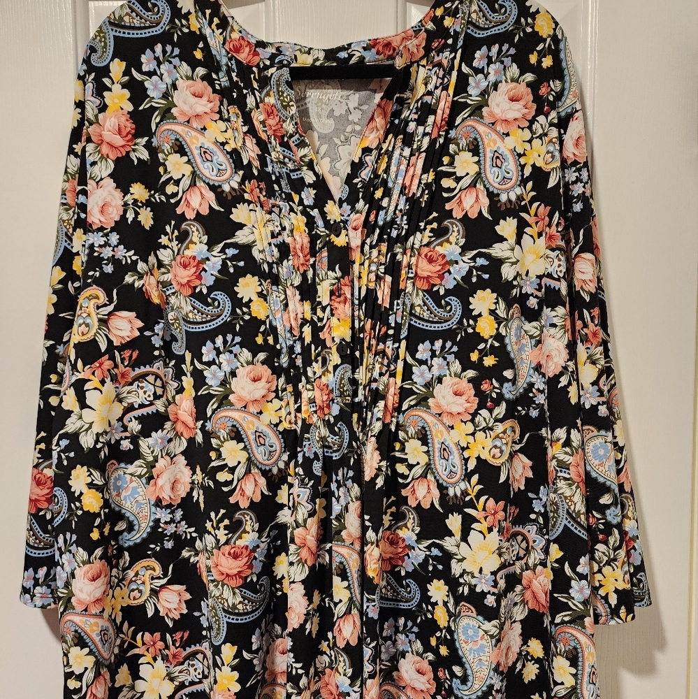 Women's plus size Serengeti top